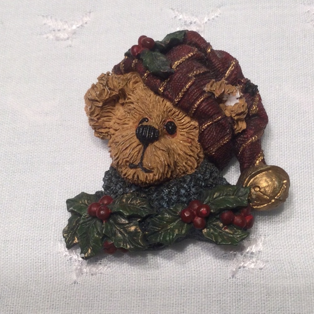 Boyds Bears Christmas Holly Scarf & Hat w/Bell Bear Magnet​